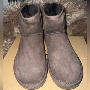 UGG W Classic Mini II size 8